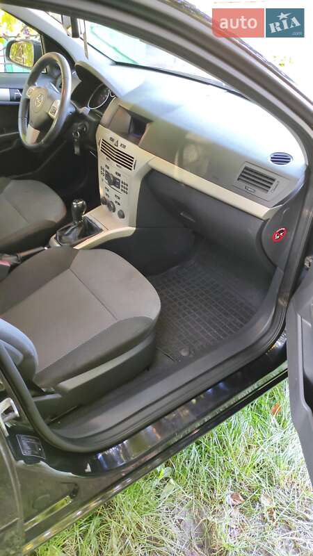 Универсал Opel Astra 2008 в Полтаве