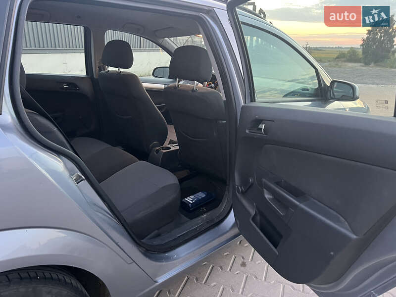 Универсал Opel Astra 2008 в Рожище