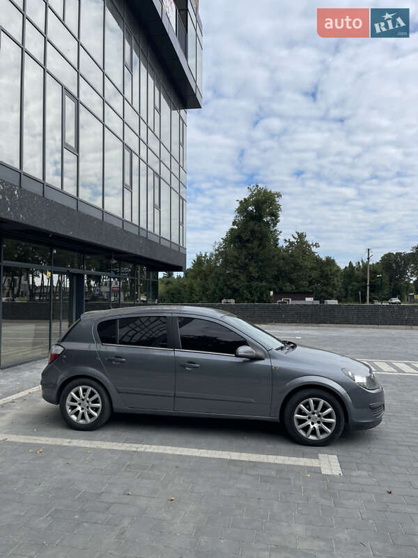 Хэтчбек Opel Astra 2004 в Стрые