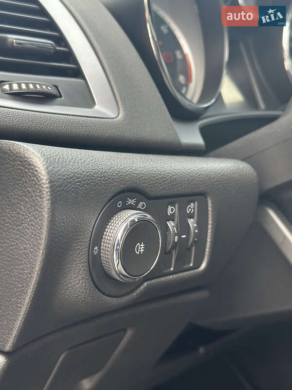 Універсал Opel Astra 2015 в Львові