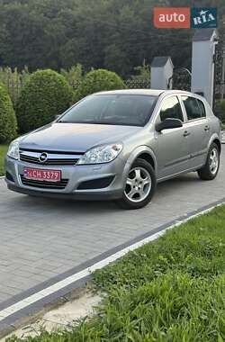 Хетчбек Opel Astra 2009 в 