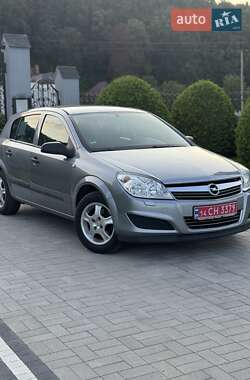 Хетчбек Opel Astra 2009 в 