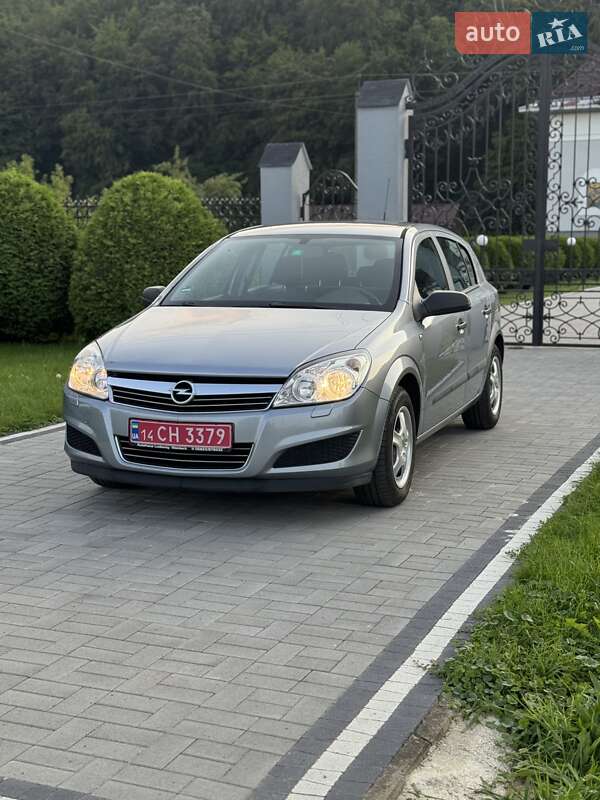 Хетчбек Opel Astra 2009 в 