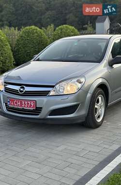 Хетчбек Opel Astra 2009 в 