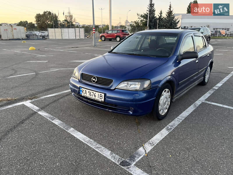 Седан Opel Astra 2006 в Киеве