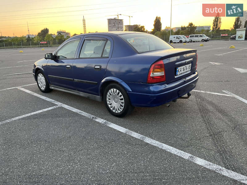 Седан Opel Astra 2006 в Киеве