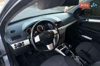 Хэтчбек Opel Astra 2007 в 