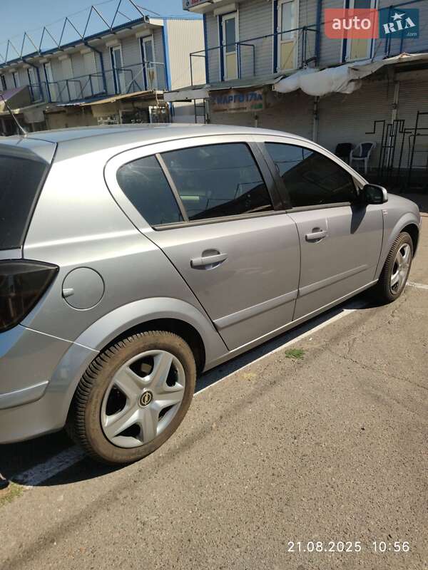 Хэтчбек Opel Astra 2007 в Одессе