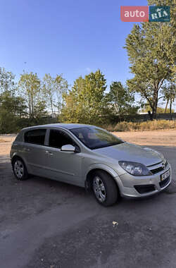 Хэтчбек Opel Astra 2006 в 