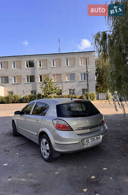 Хэтчбек Opel Astra 2006 в 