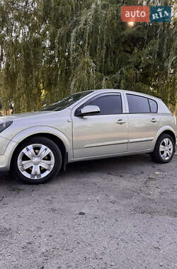 Хэтчбек Opel Astra 2006 в 
