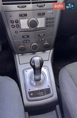 Хэтчбек Opel Astra 2006 в 