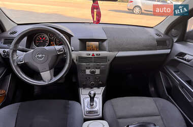 Хэтчбек Opel Astra 2006 в 