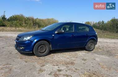 Хэтчбек Opel Astra 2005 в 