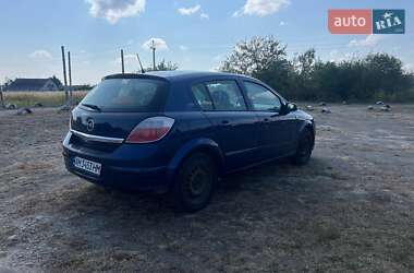 Хэтчбек Opel Astra 2005 в 