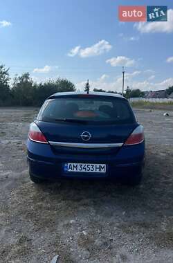 Хэтчбек Opel Astra 2005 в 
