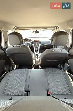Универсал Opel Astra 2011 в 