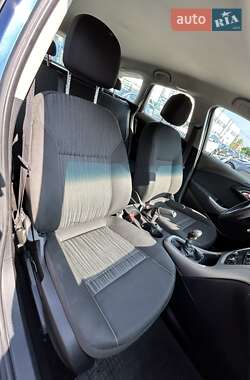 Универсал Opel Astra 2011 в 