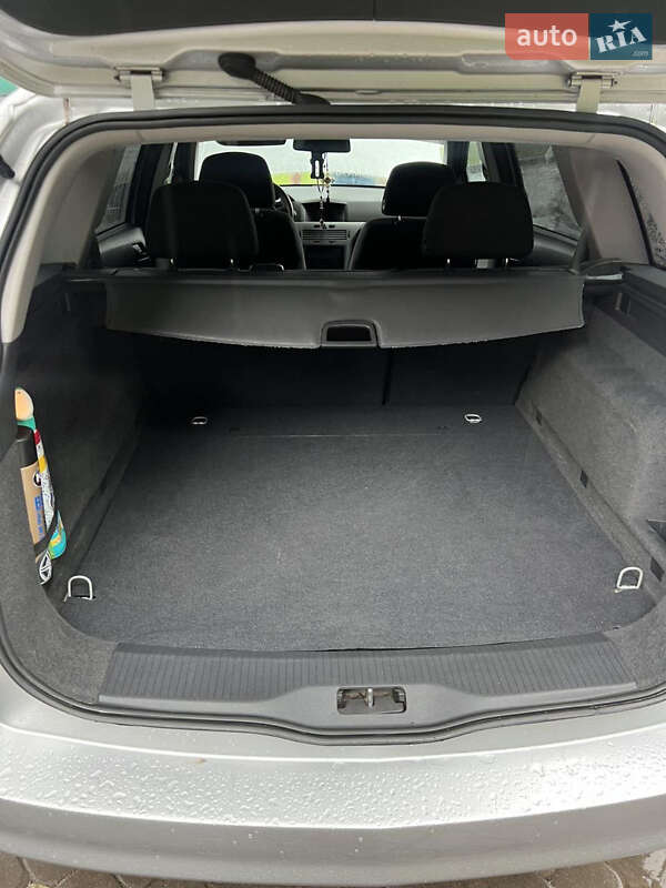 Універсал Opel Astra 2009 в Острозі