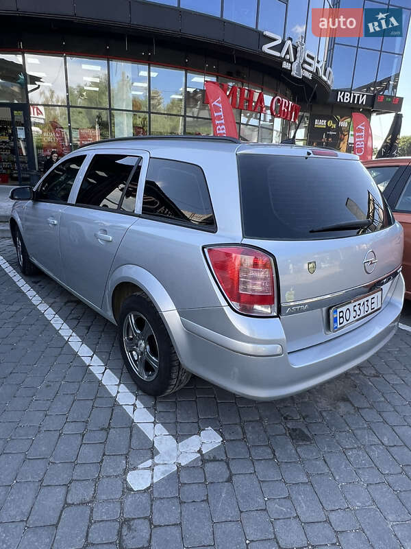 Універсал Opel Astra 2009 в Острозі