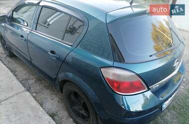 Хэтчбек Opel Astra 2007 в 