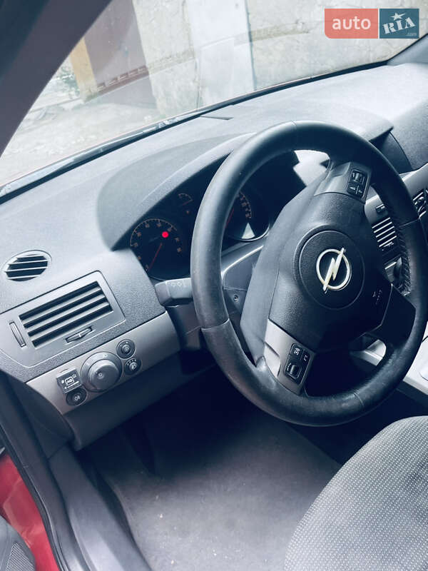 Хэтчбек Opel Astra 2006 в Николаеве
