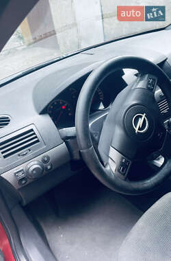 Хэтчбек Opel Astra 2006 в 