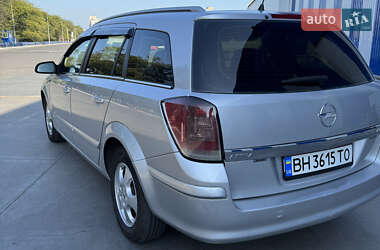 Седан Opel Astra 2005 в 