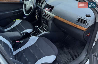 Седан Opel Astra 2005 в 