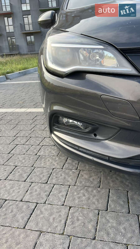 Універсал Opel Astra 2016 в Львові