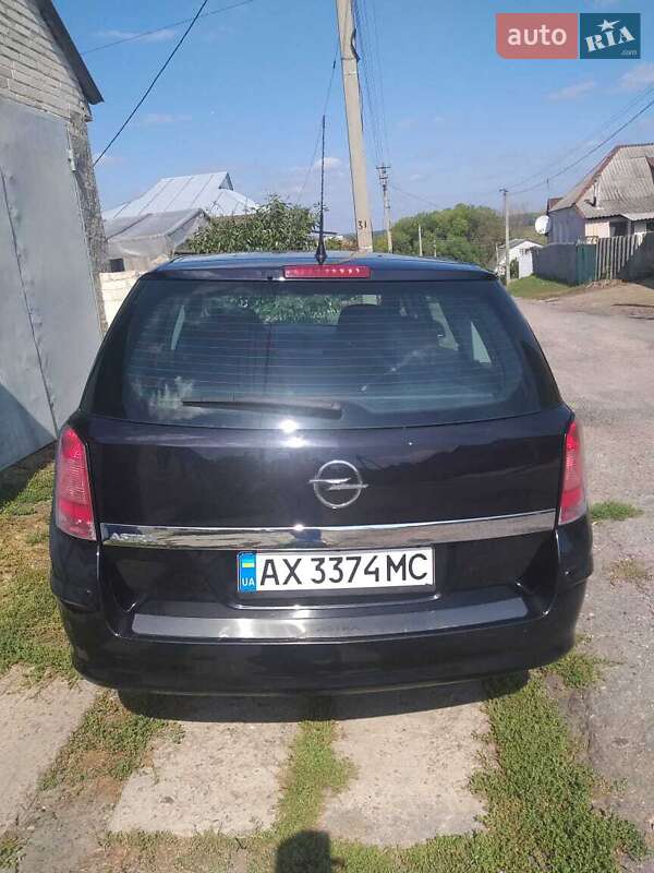 Универсал Opel Astra 2011 в Змиеве