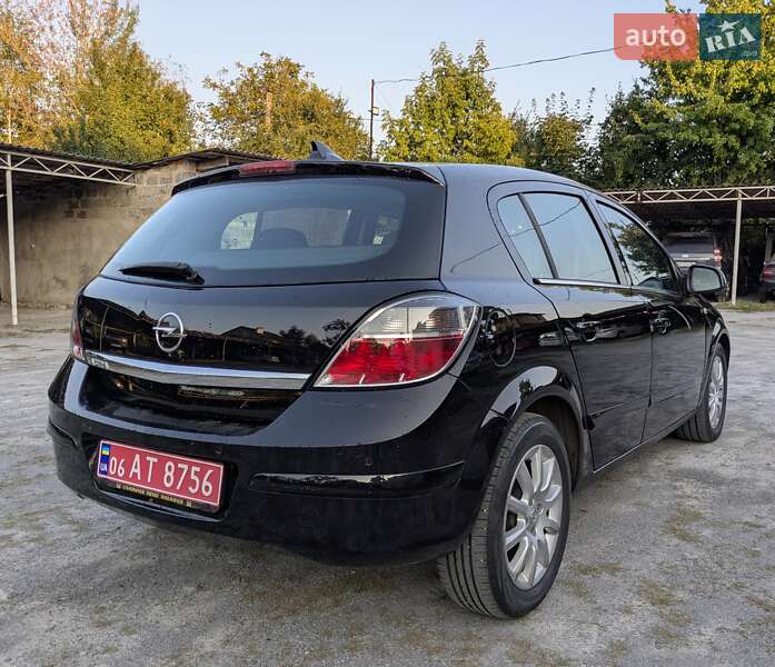 Хэтчбек Opel Astra 2009 в Звягеле