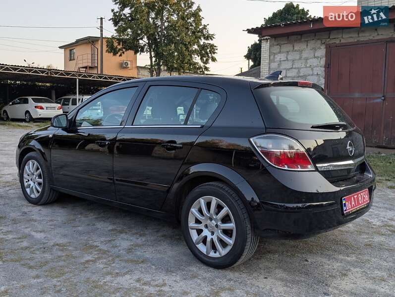 Хэтчбек Opel Astra 2009 в Звягеле