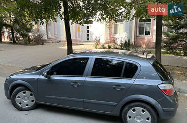 Хэтчбек Opel Astra 2005 в 