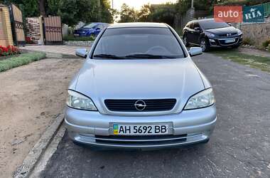 Седан Opel Astra 2004 в Славянске