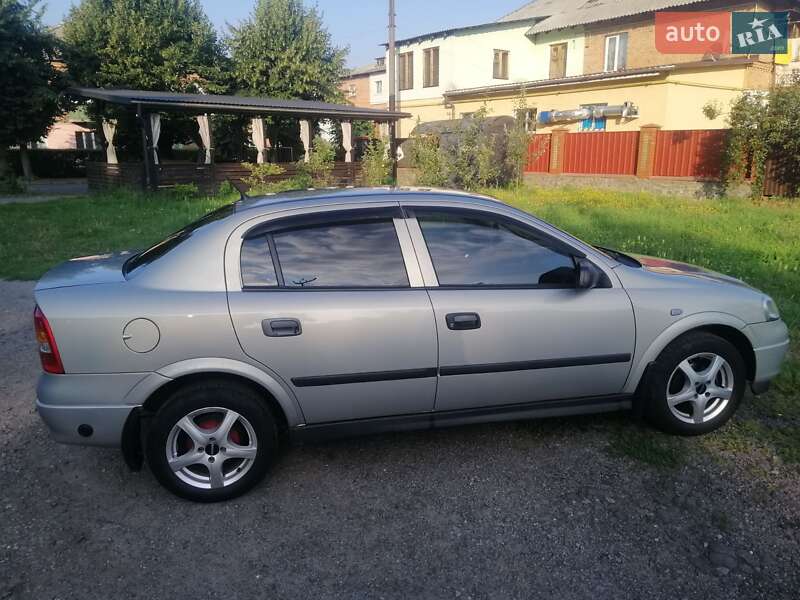 Седан Opel Astra 2008 в Казатине