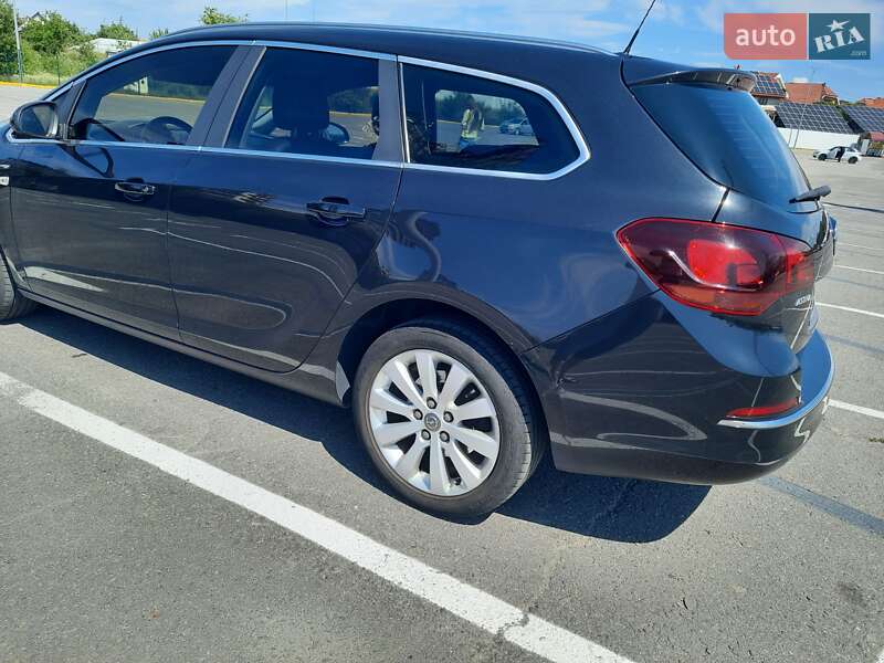 Универсал Opel Astra 2015 в Ужгороде