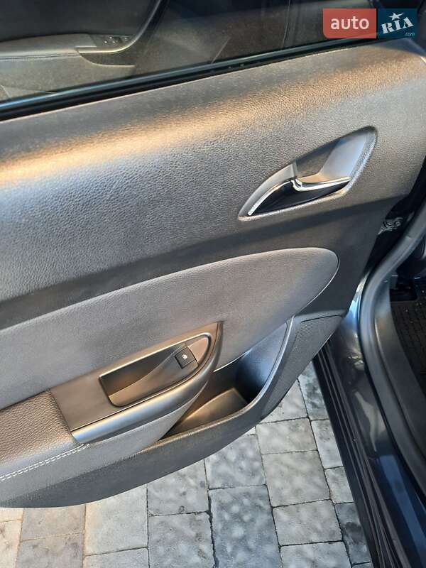 Универсал Opel Astra 2015 в Ужгороде