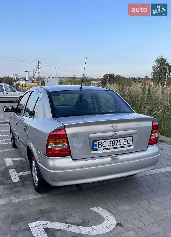 Седан Opel Astra 2008 в Львове