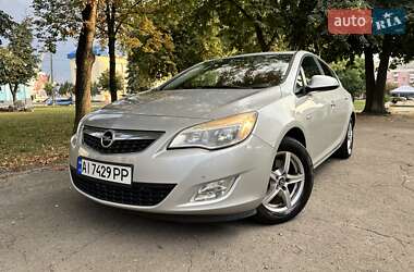 Хэтчбек Opel Astra 2010 в 
