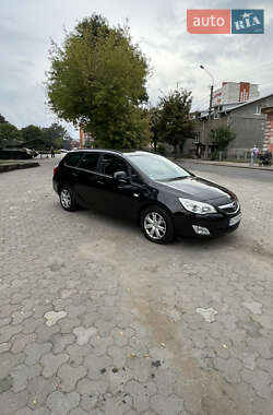 Универсал Opel Astra 2011 в 