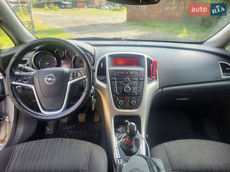 Универсал Opel Astra 2011 в Межгорье