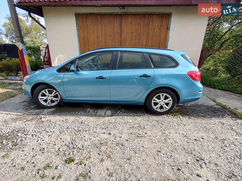 Універсал Opel Astra 2012 в Львові