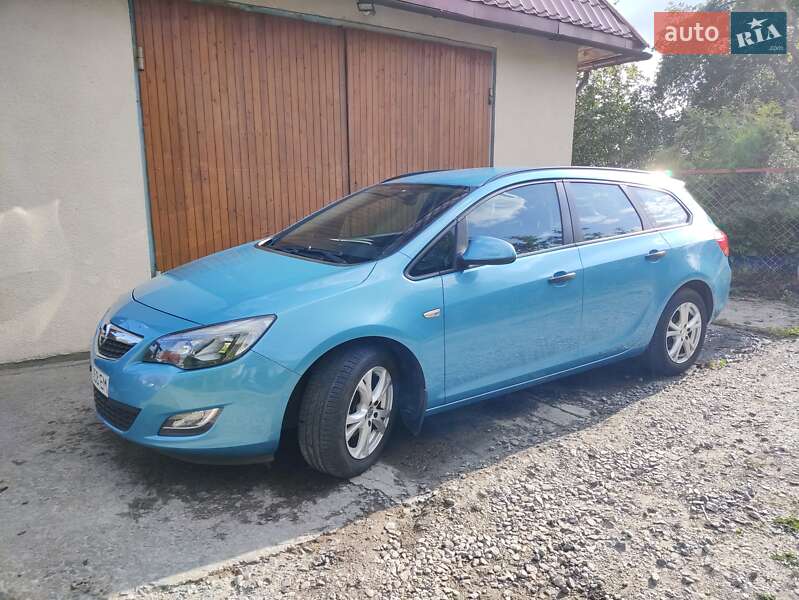 Універсал Opel Astra 2012 в Львові