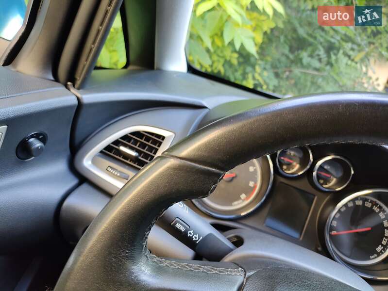 Універсал Opel Astra 2012 в Львові
