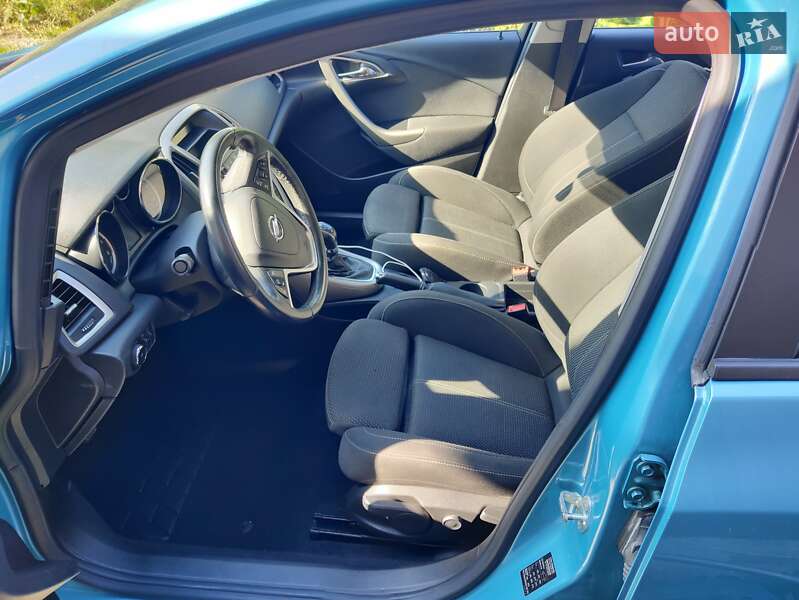 Універсал Opel Astra 2012 в Львові