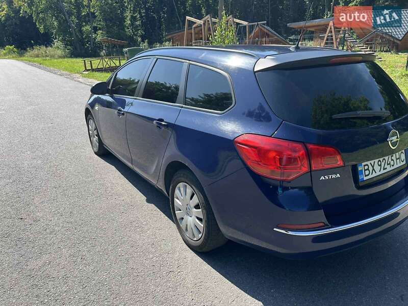 Универсал Opel Astra 2013 в Красилове