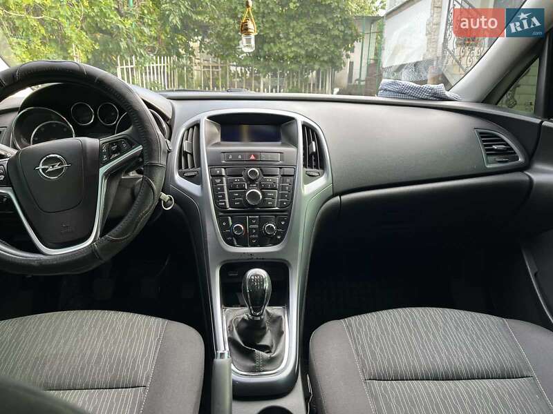 Универсал Opel Astra 2013 в Красилове