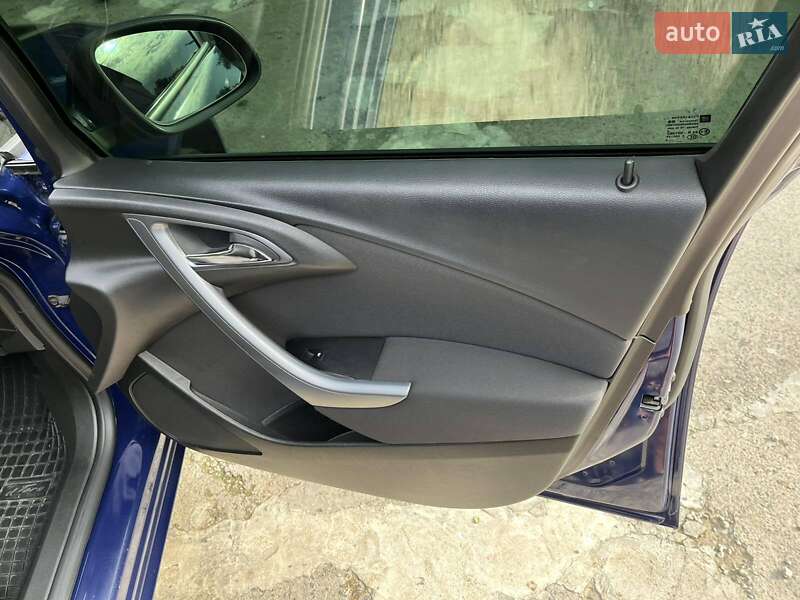 Универсал Opel Astra 2013 в Красилове