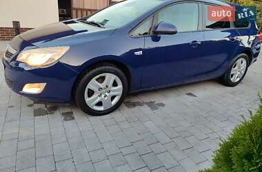 Универсал Opel Astra 2011 в 